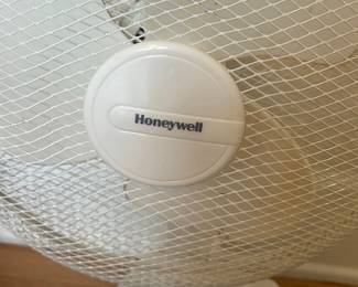 Honeywell HT Series Oscillating Table Fan second image