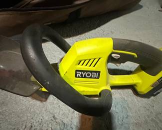 Ryobi ONE V Cordless Hedge Trimmer second image