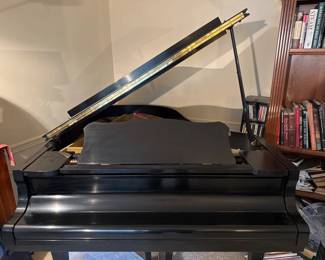 Yamaha Grand Piano - Model C3