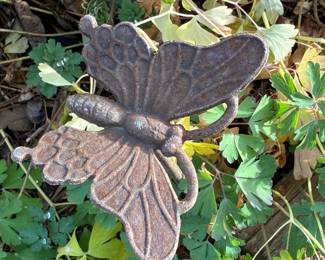 Garden hose guide butterfly