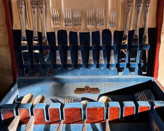 International sterling silver flatware 'Queens Lace' pattern