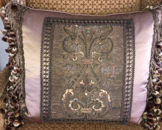 Fantastic metal thread pillow