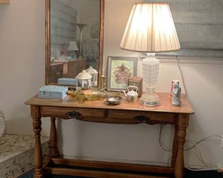 Here we have a lamp, table, and mirror, along with the various smaller items.