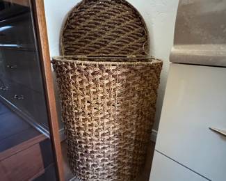 Woven Seagrass Laundry Hamper with Lid