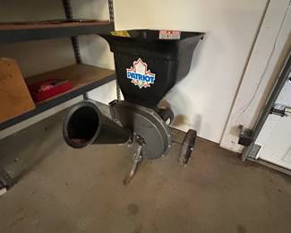 Patriot Wood Chipper and Leaf Shredder