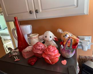 Beautiful Boho Art and Furniture. Lots of Southwest/Indigenous Paintings and prints. Furniture and Figurines. European Antiques, Unique Christmas Decor/Ornaments, Kitchenware, Salt & Pepper Shakers, Pots & Pans, Lamps, Patio Furniture, Potted Plants, Blankets/Linens, Decorative Throw Pillows, CDs, New Age Decor, Art Books, UFO Books, Glassware, Vases, Jewelry Boxes, Mirrors, Shelving Units, TVs, Tiger/Big Cat Decor, Wolf Decor, Angel Decor, Signed Artwork, Ocean decor, Greek inspired paintings, Rococo Tapestries, Light Fixtures (pendant lights), etc. LED recessed lighting, 70s Victorian Revival Wicker Furniture, Chinese Wood Vanity, The Rain Shower head, vacuums, fans, humidifiers. Toaster, air fryer, toaster oven, coffee maker, espresso machine. 