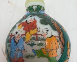 Chinese Gu Yue Xuan Style Enameled Porcelain Snuff Bottle