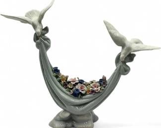 Lladro 6579 Petals of Peace Figurine