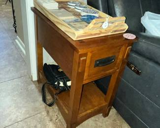 MISSION OAK CHAIRSIDE TABLE