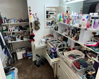 LOTS OF BATHROOM GOODIES