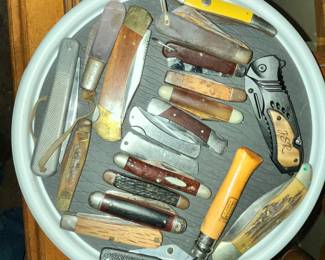 LOTS OF GREAT KNIVES!
