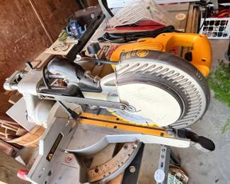 DELTA SLIDING MITER SAW