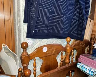 QUEEN BED & MATTRESS SET