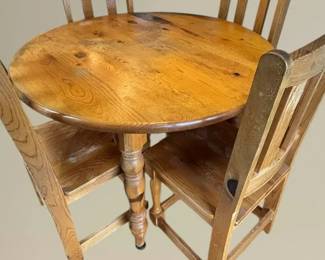 Round Pine Diming Table And Four Chairs