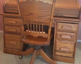 Beautiful Oak Roll Top Desk WChair