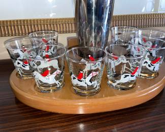 Vintage Libbey Huntmaster Tally Ho series whiskey glasses with wooden tray