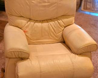 La-Z-Boy Recliner | Has Pink Stain