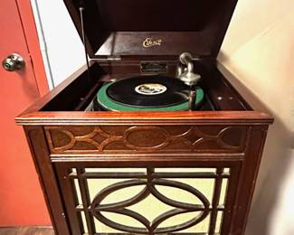 Antique Edison Model C150 Diamond Disc Phonograph
Lot #: 11