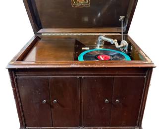 Edison Diamond Disc Player - C-150 Sheraton Design
Lot #: 10