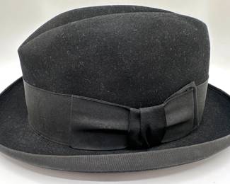 Vintage Dobbs 5th Avenue Fedora Lytton's Felt Hat, Size 7 1/8, Appears Unused
Lot #: 72