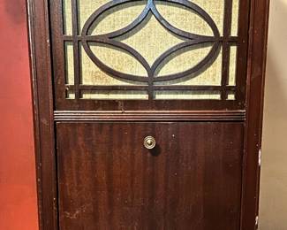 Antique Edison Model C150 Diamond Disc Phonograph
Lot #: 11