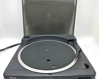 Teac P-A400 Full Automatic Turntable System
Lot #: 37