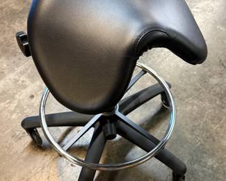 Ergonomic Saddle Stool 