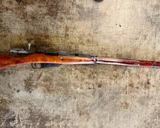 Appears to be 1932 Tula Mosin-Nagant M91/30 Bolt-Action Soviet Military Rifle  
Manufacturer: Tula Arsenal