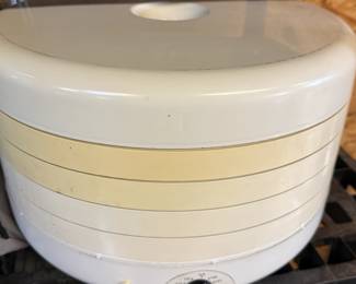 Harvest Maid (FD-1000) Food Dehydrator 