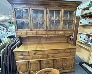 PENNSYLVANIA BUBLE GLASS WOOD HUTCH