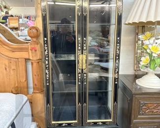 DREXEL ET ETEREA CHINA CABINET