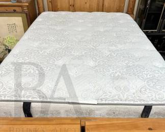 QUEEN MATTESS AND BOX SPRING