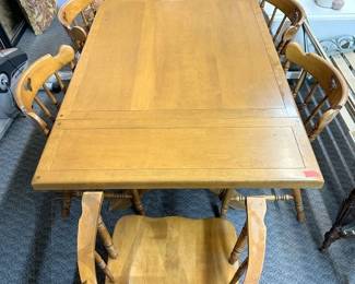 PENNSYLVANIA HOUSE TABLE AND CHAIRS