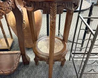 MARTBLE TOP PEDASTAL'