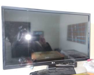 24" LG tv
