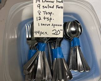 #266	Rogers Flatware 44 Pieces	 $20.00 

