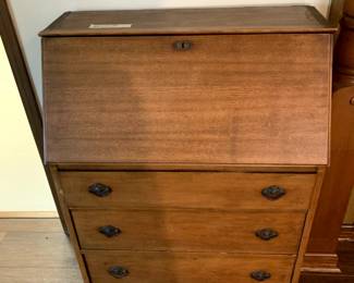 #186	Wood Drop-Front Desk w/cubbies and 3 Drawers - 28x19x39	 $75.00 
