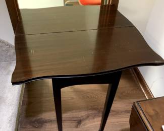 #148	game table mahoghany 29x15x31	 $100.00 
