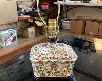 #201	Asian Ginger Jar Lamp (no shade) - 16" Tall	 $25.00 
