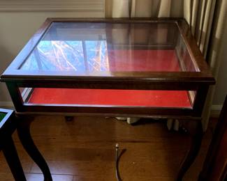#46	Wood Glass Display End Table w/q/a Legs and lift- up Top - 23x18x24	 $65.00 
