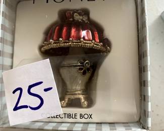 #109	Monet Boudour Lamp Trinket Box	 $25.00 
