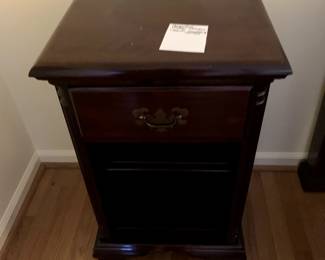 #100	Vtg. Mahogany Hungerford Bedside Wood w/1 Drawer and 1 Shelf - 18x14x30	 $35.00 
