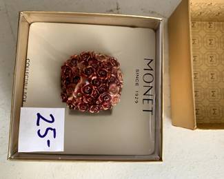#111	Monet Multi-gold Flower Bouquet - Trinket Box	 $25.00 
