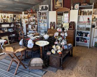 0610 Easy Street Vintiques