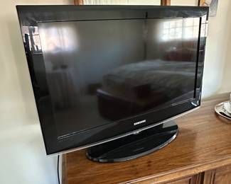 Samsung 32" flatscreen TV.....