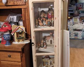 Cabinet with Hummel and Goebel