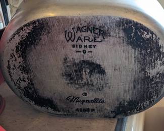 Wagner Ware Oval Rooster with lid