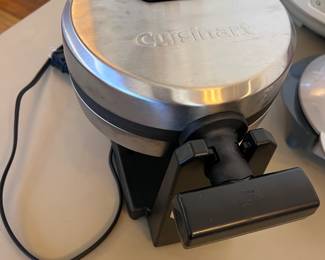 CUISINART WAFFLE MAKER