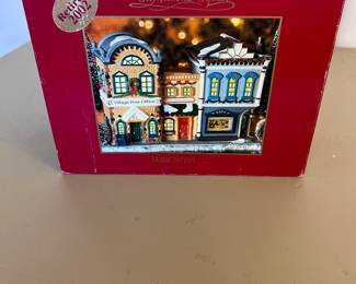 St. Nicholas square MAIN ST THE VILLAGE COLLECTION