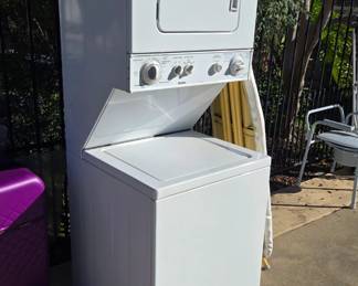 Stackable washer/ dryer 